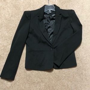 Edgy black blazer w/ shoulder pads